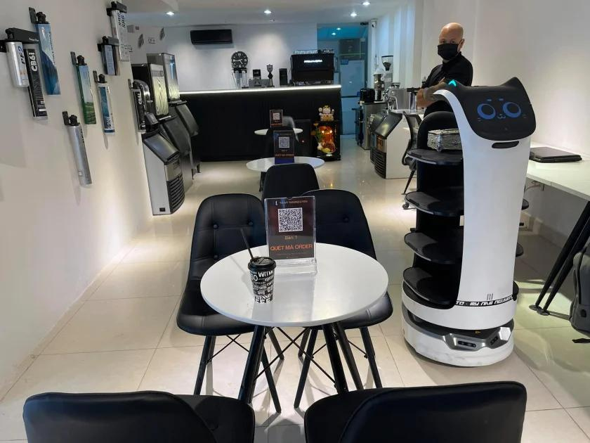 robot phục vụ nhà hàng bệnh viện